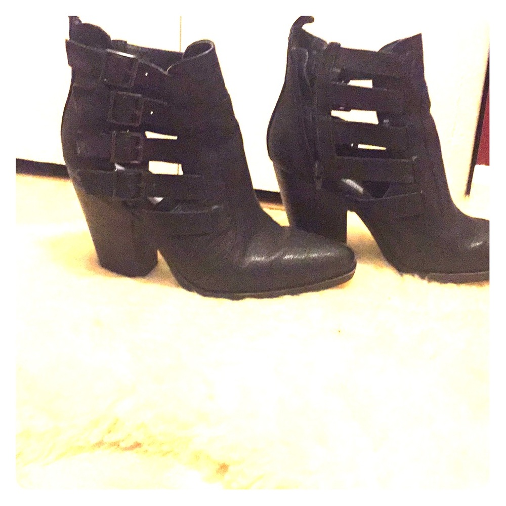 Black cut  Steve  Madden leather